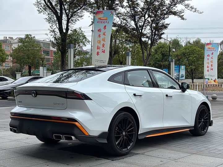 Changan UNI-V 2025 2025款 1.5T 500Bar尊贵运动型