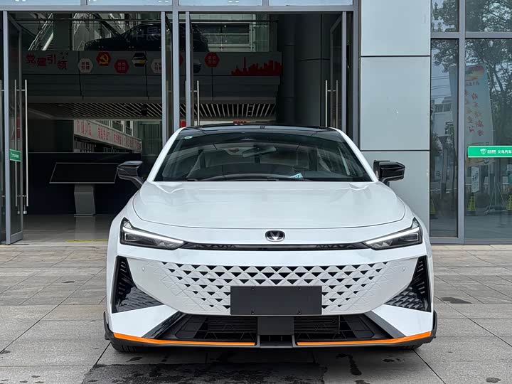 Changan UNI-V 2025 2025款 1.5T 500Bar尊贵运动型