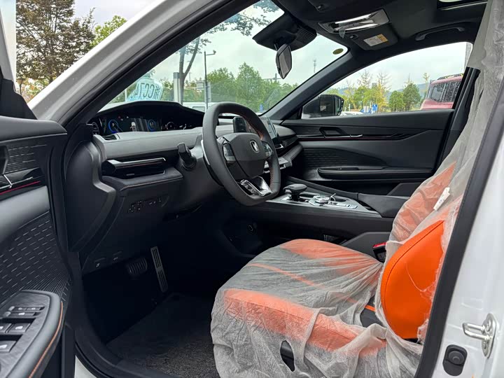 Changan UNI-V 2025 2025款 1.5T 500Bar尊贵运动型