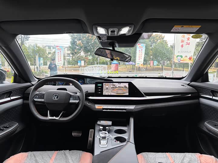 Changan UNI-V 2025 2025款 1.5T 500Bar尊贵运动型