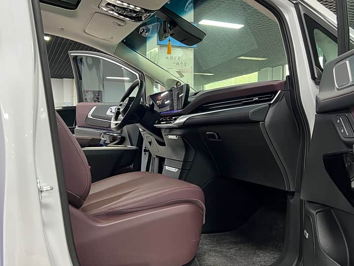 Buick GL8 Century 2025 2025款 2.0T 六座蕴世版