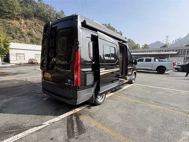 Maxus V90 2022 2022款 2.0T自动后驱旗墨版加长轴高顶