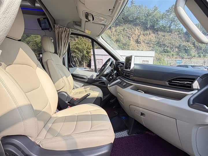 Maxus V90 2022 2022款 2.0T自动后驱旗墨版加长轴高顶