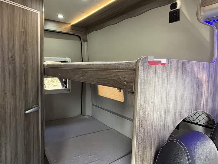 Maxus V90 2022 2022款 2.0T自动后驱旗墨版加长轴高顶