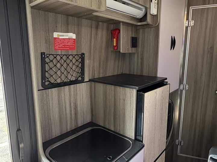 Maxus V90 2022 2022款 2.0T自动后驱旗墨版加长轴高顶