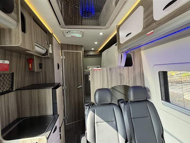 Maxus V90 2022 2022款 2.0T自动后驱旗墨版加长轴高顶