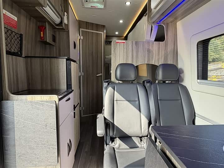 Maxus V90 2022 2022款 2.0T自动后驱旗墨版加长轴高顶