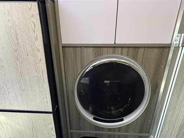 Maxus V90 2022 2022款 2.0T自动后驱旗墨版加长轴高顶