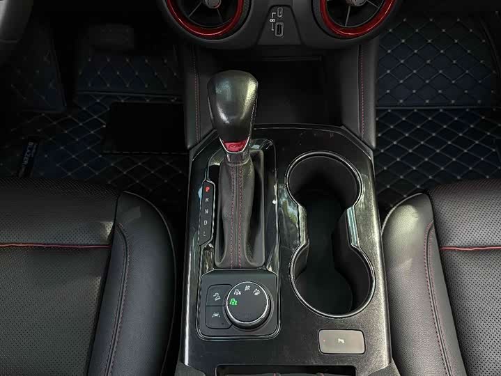 Chevrolet Blazer 2020 2020款 RS 650T 四驱7座 悍版