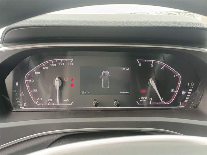 Maxus V80 2023 2023款 2.0T 手动经典傲运通短轴中顶5/6座