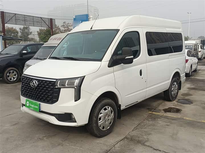 Maxus V80 2023 2023款 2.0T 手动经典傲运通短轴中顶5/6座