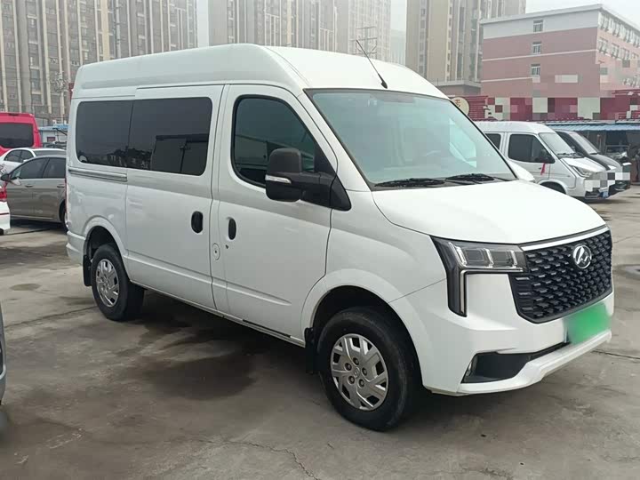 Maxus V80 2023 2023款 2.0T 手动经典傲运通短轴中顶5/6座