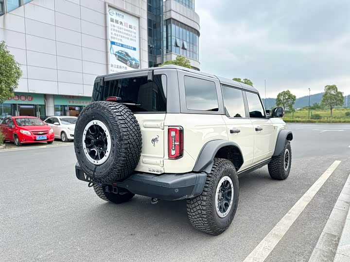Ford Bronco 2024 2024款 2.3T 荒地