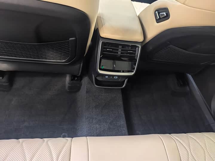 Geely Monjaro 2025 2025款 东方曜 2.0TD 自动四驱望月版