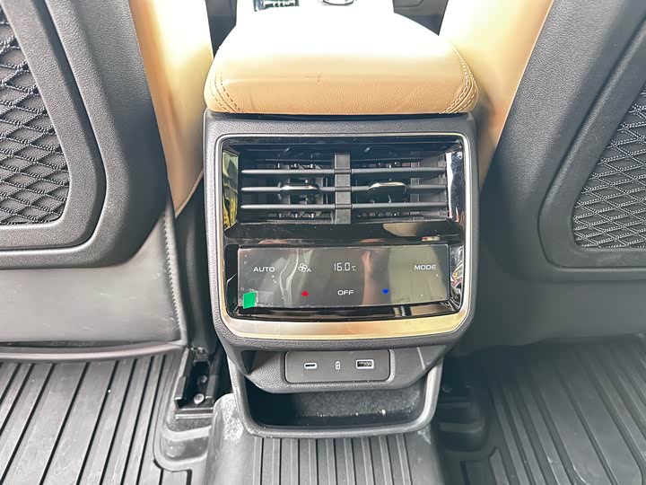 Geely Monjaro 2025 2025款 东方曜 2.0TD 自动四驱望月版