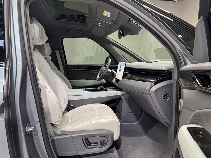 Zeekr 009 2024 2024款 七座过道版四驱 108kWh