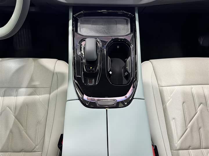 Zeekr 009 2024 2024款 七座过道版四驱 108kWh