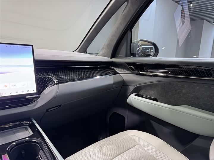 Zeekr 009 2024 2024款 七座过道版四驱 108kWh