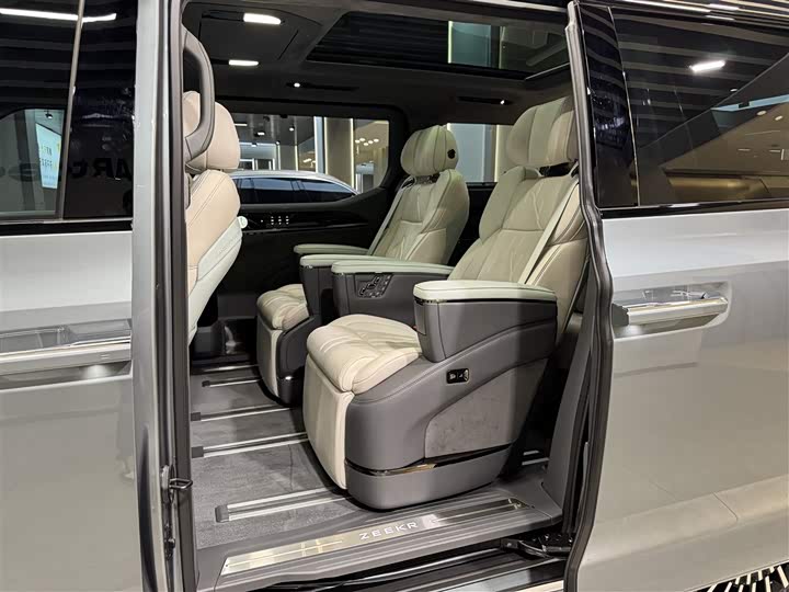 Zeekr 009 2024 2024款 七座过道版四驱 108kWh