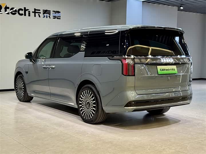 Zeekr 009 2024 2024款 七座过道版四驱 108kWh