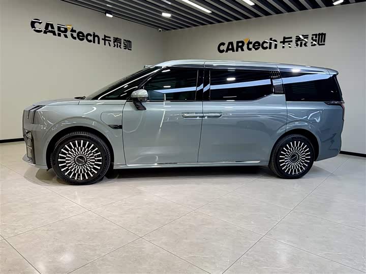 Zeekr 009 2024 2024款 七座过道版四驱 108kWh