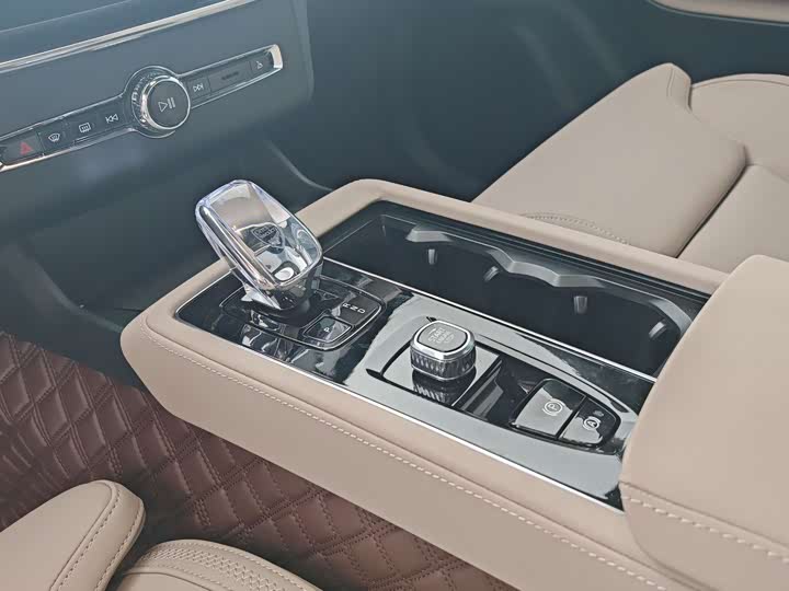 Volvo XC90 Hybrid 2025 2025款 改款 T8 智远豪华版 7座