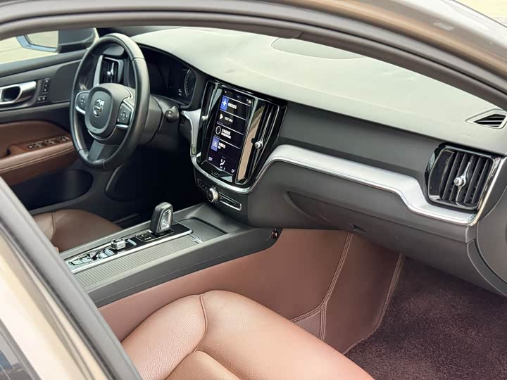 Volvo V60 2021 2021款 B4 智逸豪华版