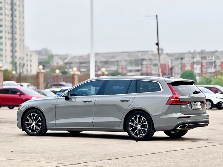Volvo V60 2021 2021款 B4 智逸豪华版