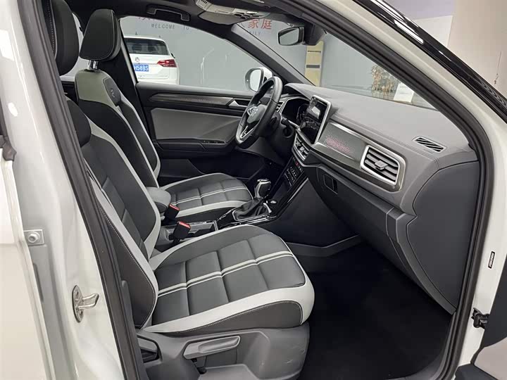 Volkswagen T-Roc 2023 2023款 300TSI DSG两驱星光版
