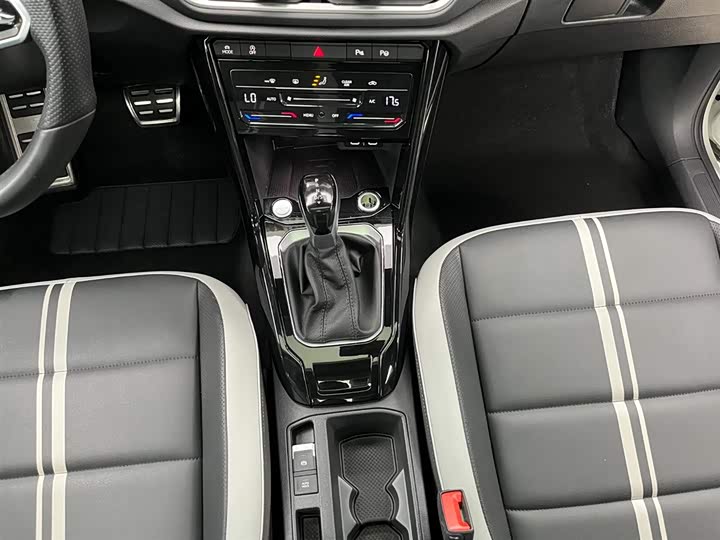 Volkswagen T-Roc 2023 2023款 300TSI DSG两驱星光版