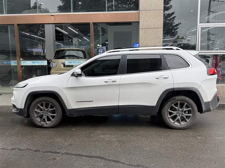 Jeep Cherokee 2020 2020款 2.0L 两驱经典运动版