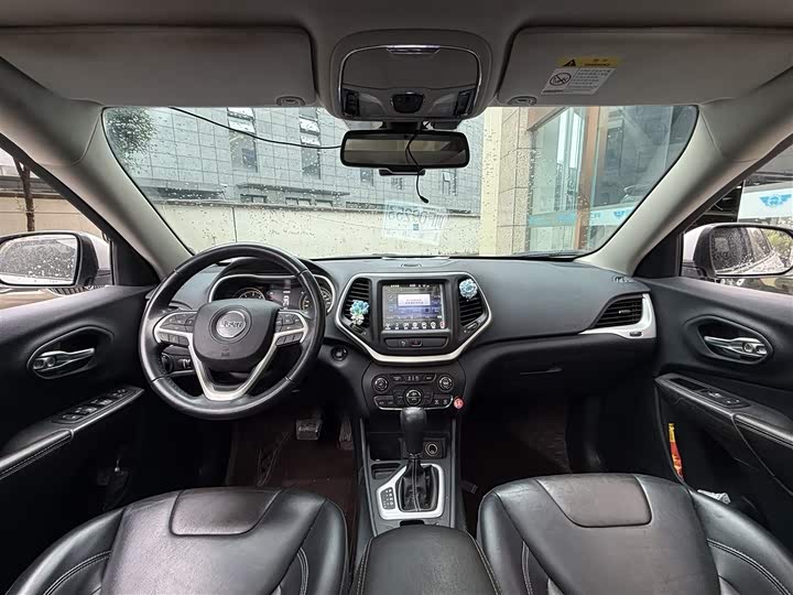 Jeep Cherokee 2020 2020款 2.0L 两驱经典运动版