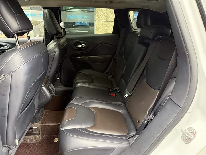 Jeep Cherokee 2020 2020款 2.0L 两驱经典运动版