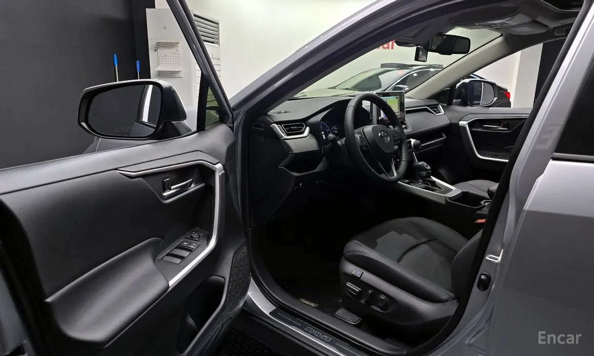 Toyota RAV4 2019 2.5 2WD Hybrid XLE