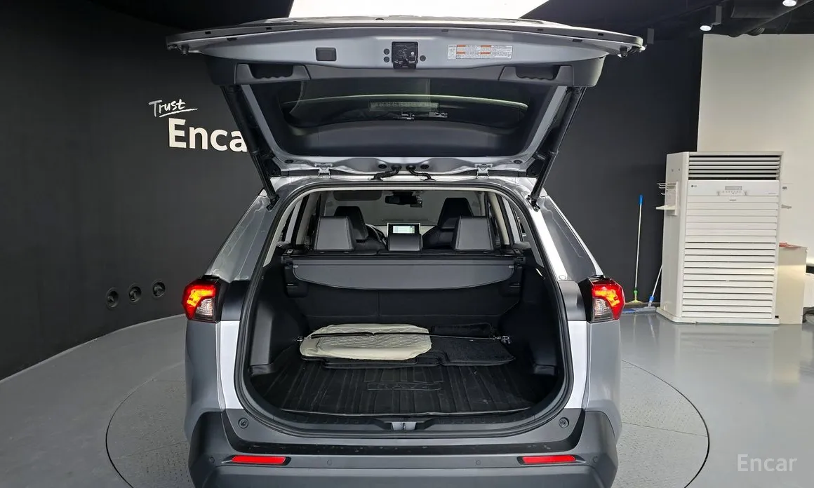 Toyota RAV4 2019 2.5 2WD Hybrid XLE