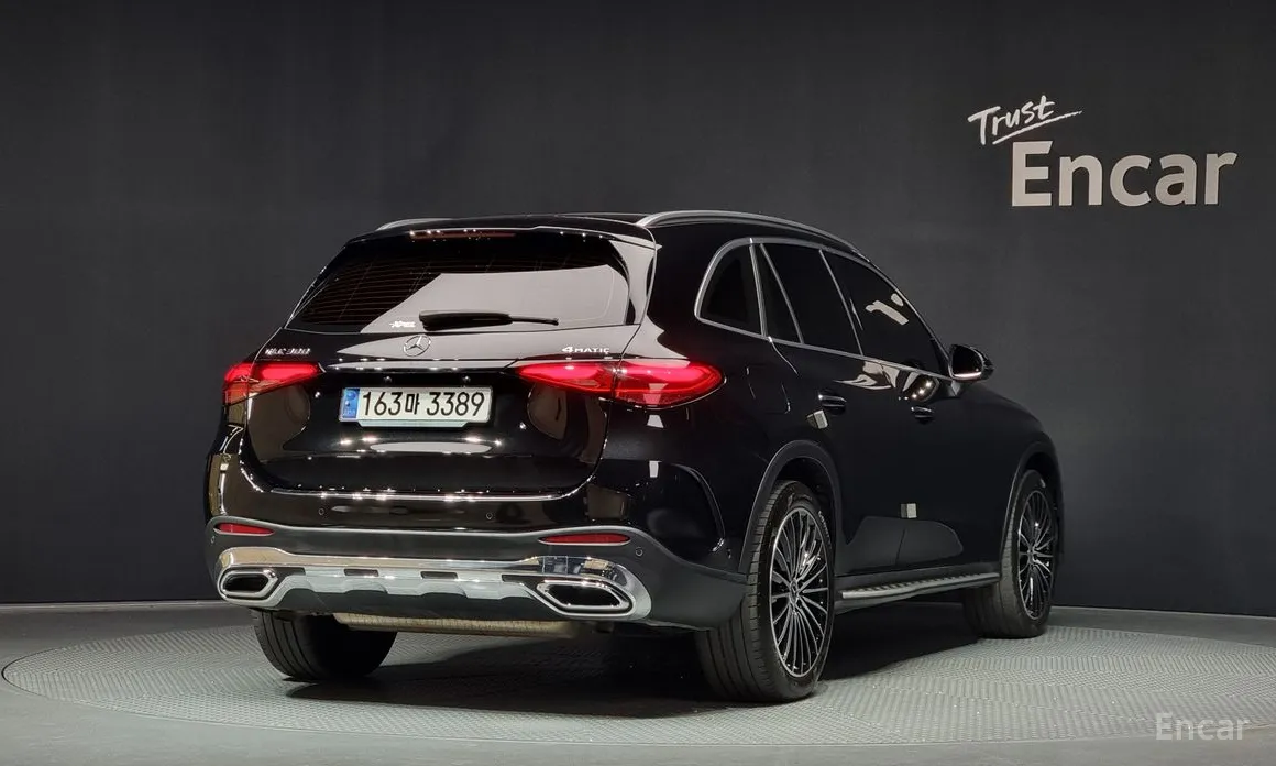 Mercedes-Benz GLC-Class 2023 GLC300 4MATIC AMG Line