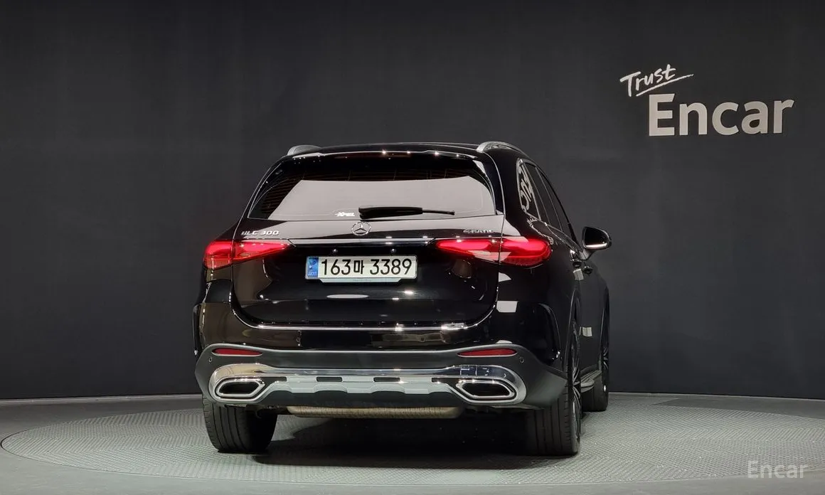 Mercedes-Benz GLC-Class 2023 GLC300 4MATIC AMG Line