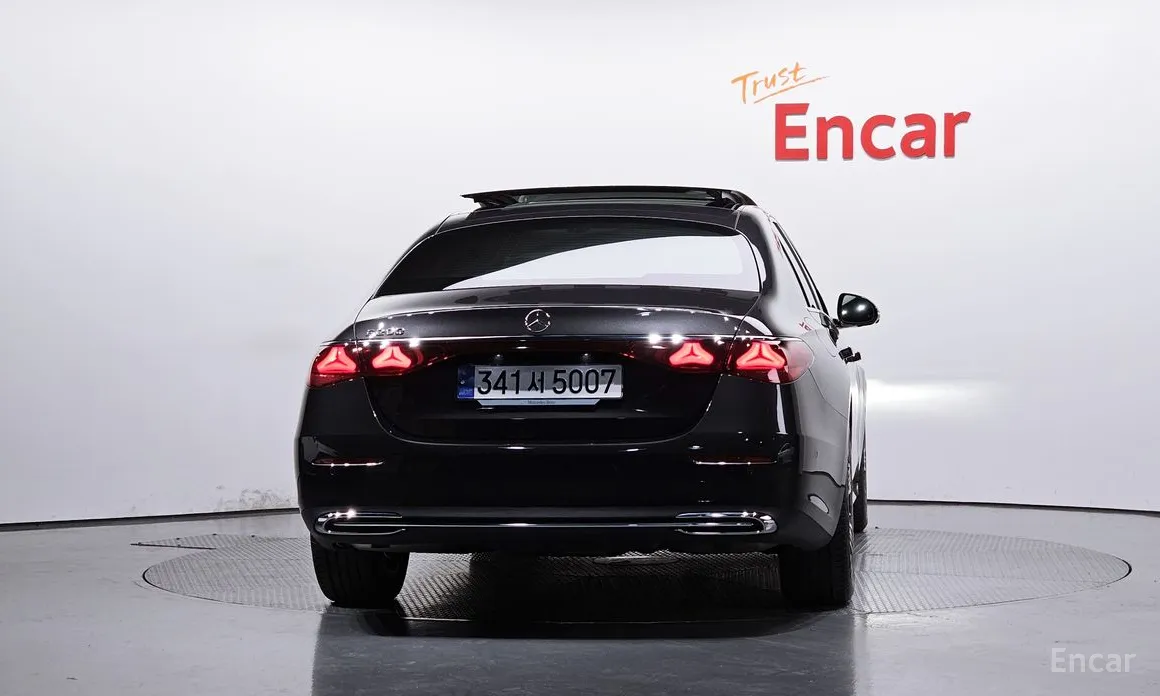 Mercedes-Benz E-Class 2024 E200 Avantgarde