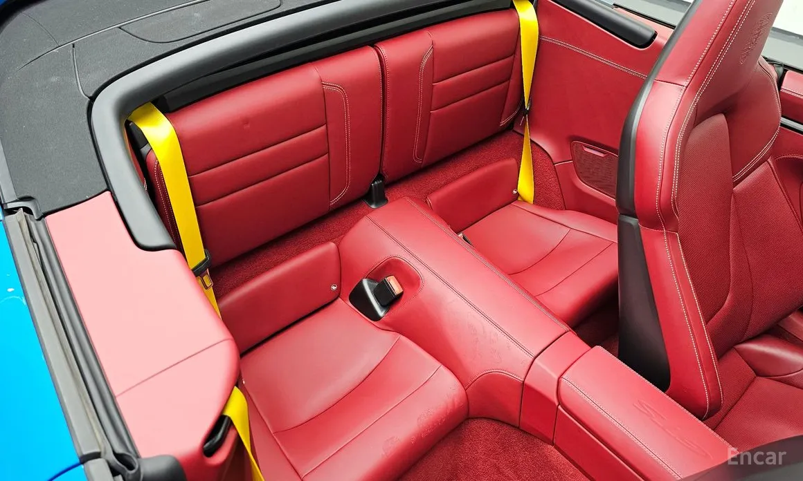 Porsche 911 2019 Carrera 4 GTS Cabriolet