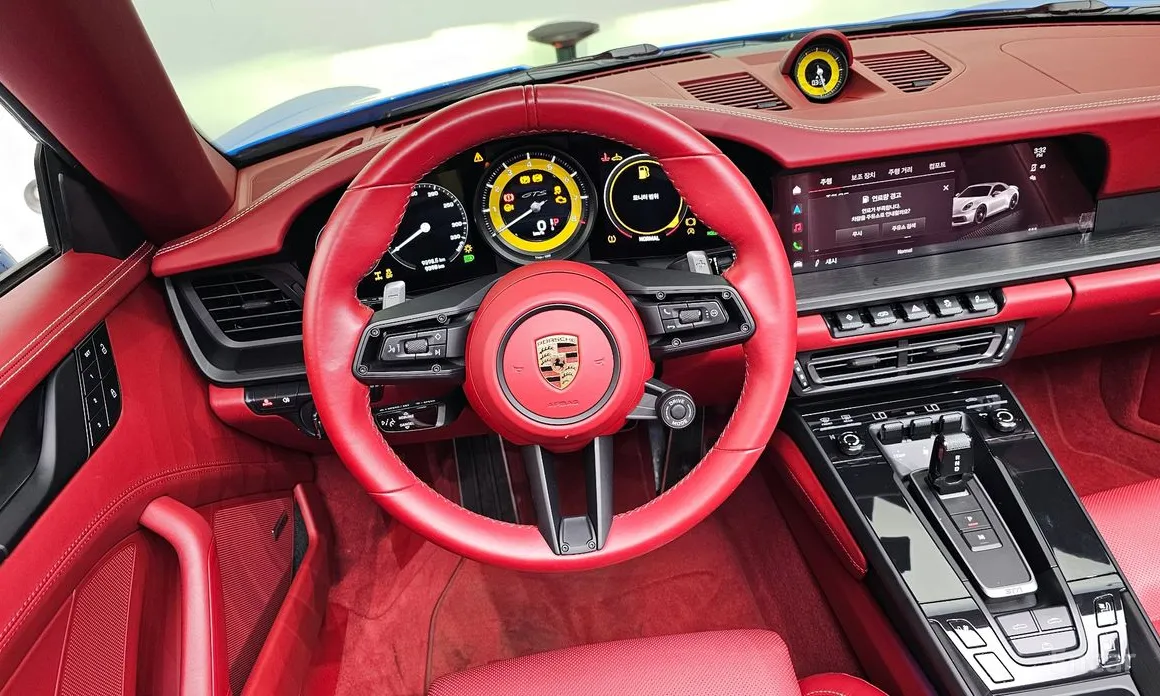 Porsche 911 2019 Carrera 4 GTS Cabriolet