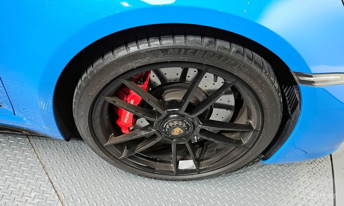 Porsche 911 2019 Carrera 4 GTS Cabriolet