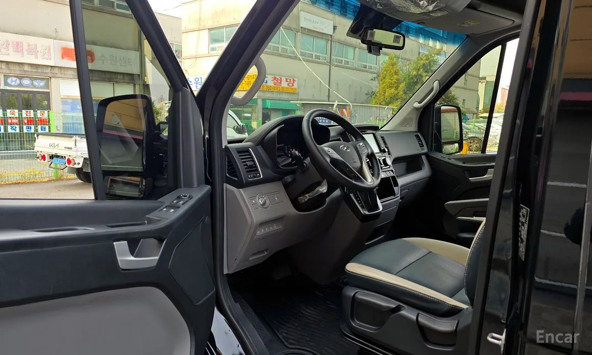 Hyundai Solati 2015 15-seater