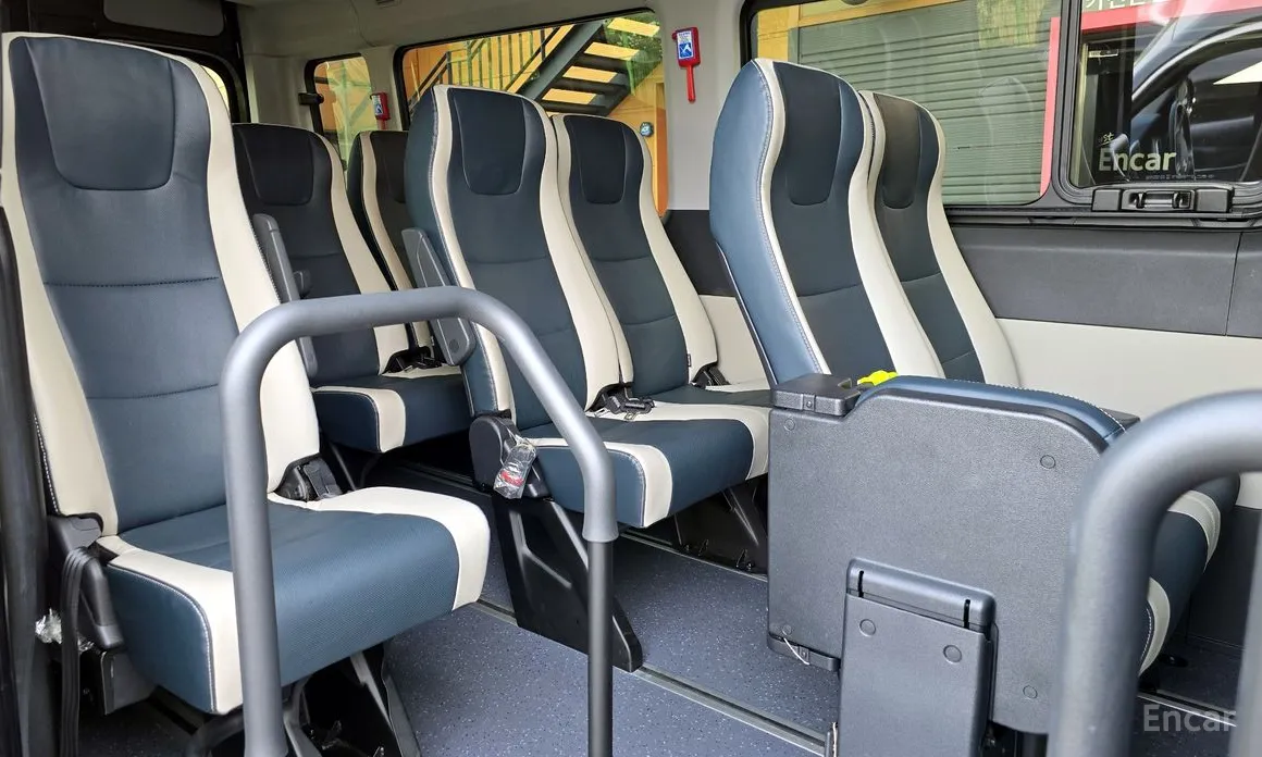 Hyundai Solati 2015 15-seater