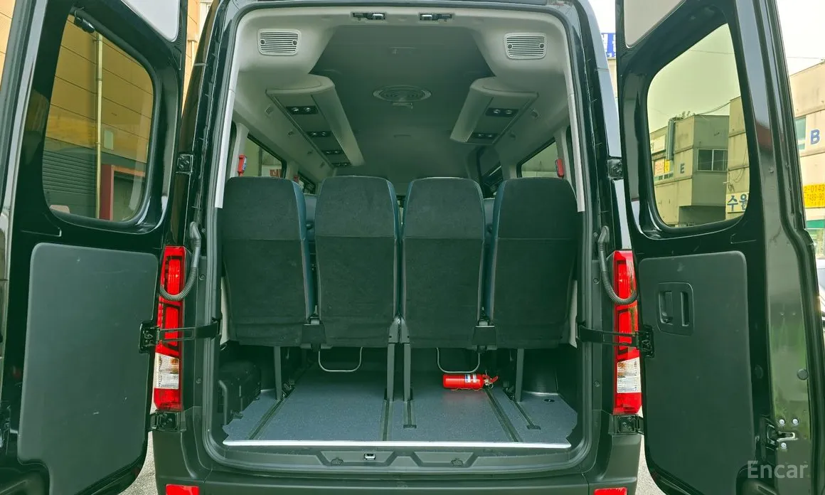 Hyundai Solati 2015 15-seater