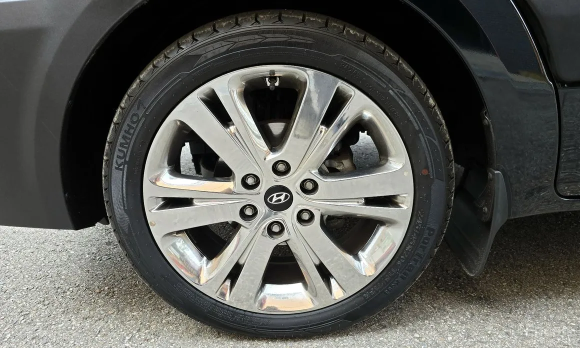 Hyundai Solati 2015 15-seater