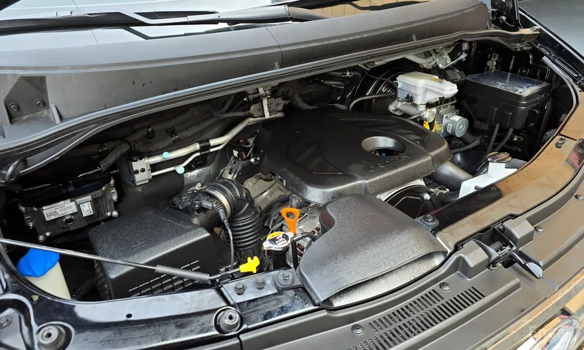 Hyundai Solati 2015 15-seater