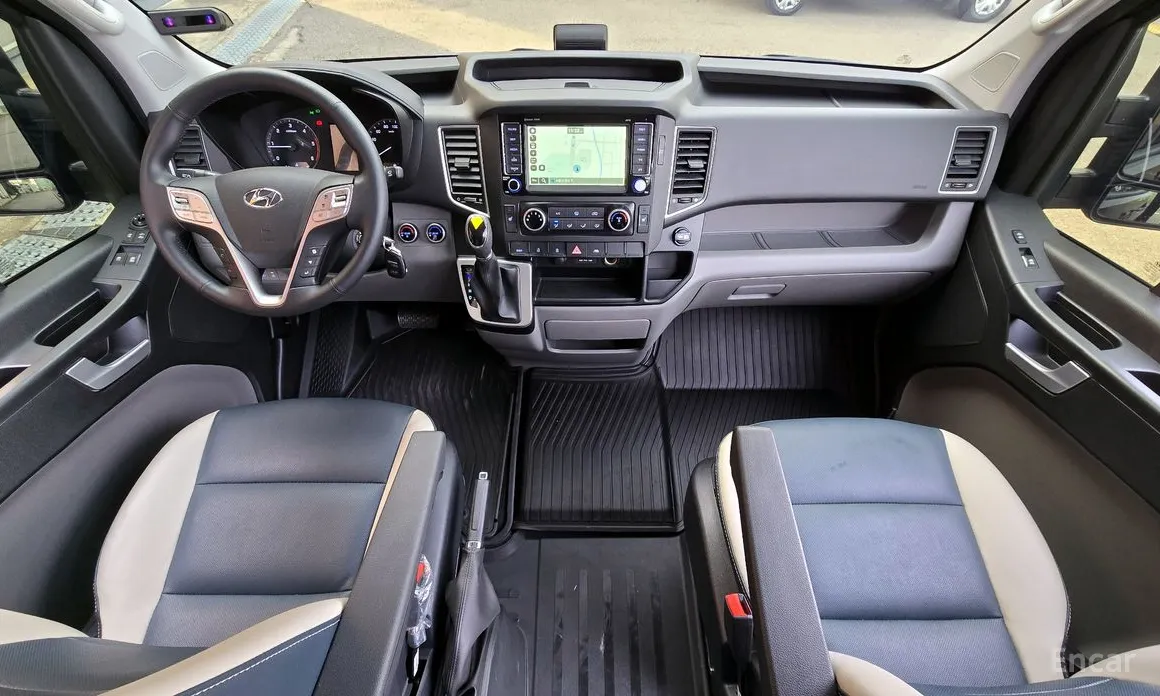 Hyundai Solati 2015 15-seater