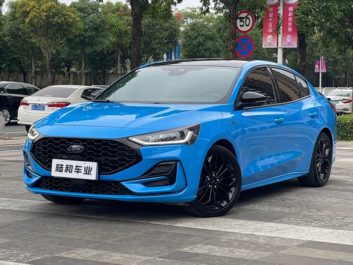 Ford Focus 2022 2022款 三厢 EcoBoost 180 自动S版