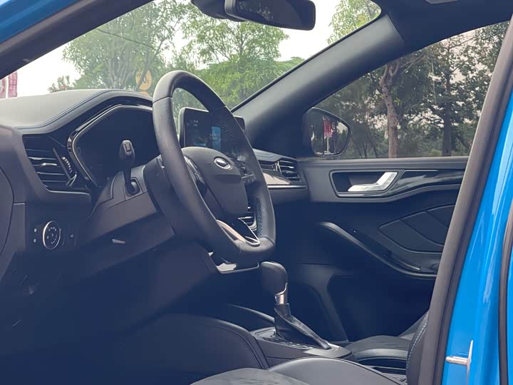 Ford Focus 2022 2022款 三厢 EcoBoost 180 自动S版