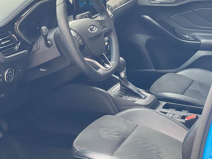 Ford Focus 2022 2022款 三厢 EcoBoost 180 自动S版